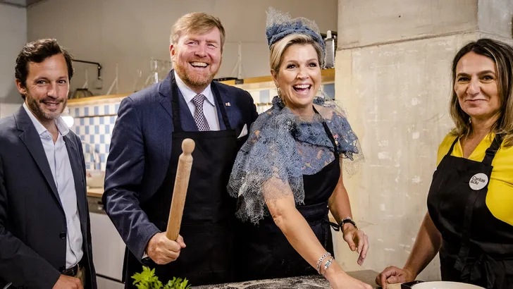 Máxima start haar dag in de keuken