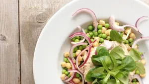 Bo's erwtensalade met veldsla en tonijn