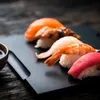 Ah, dus zo hoor je sushi echt te eten