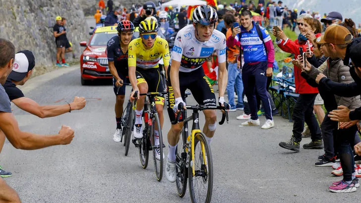 Jonas Vingegaard, Tadej Pogacar en Richard Carapaz op de Col du Portet in de Tour van 2021