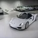 Mysterieuze verzamelaar zet 56 spierwitte zeldzame Porsches te veil