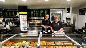 Snackbareigenaren Ed en Jo.