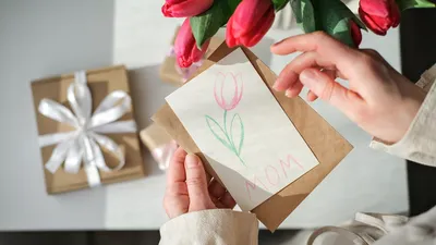 Zoek je het perfecte, luxe cadeau voor Moederdag maar wil je niet de hoofdprijs betalen? Van beauty tot juwelen, met deze tips scoor je gegarandeerd.