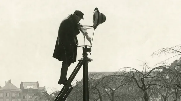 Lantaarnopsteker, 1933