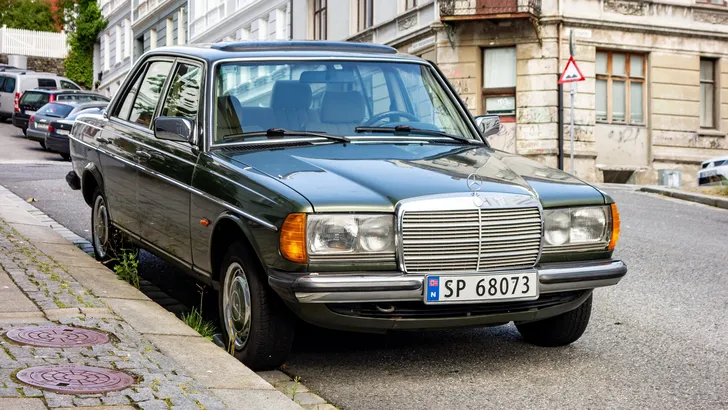 Mercedes bouwde deze diesel niet voor snelheid maar voor enorme kilometerstanden, en dat zie je aan één opvallend cijfer