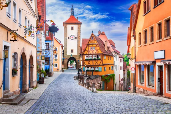 Alsof je door een levend schilderij loopt: in Rothenburg ob der Tauber lijkt de tijd zachtjes stil te staan.
