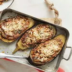 Recept: gevulde aubergine met rijst en spinazie