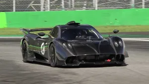 VIDEO: gillende Pagani Huayra R op Monza houdt je wakker