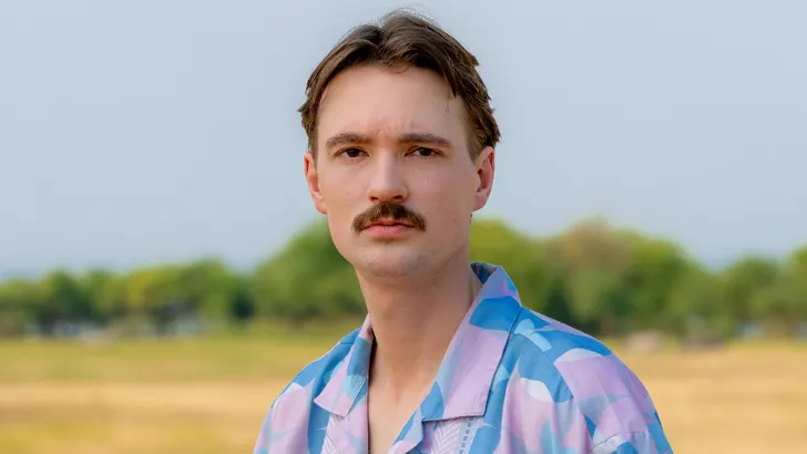 Portret van kandidaat Bram Krikke in Wie is de Mol?