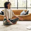 Pieker je veel? Deze 4 mindfulness-oefeningen geven direct meer rust | Grazia