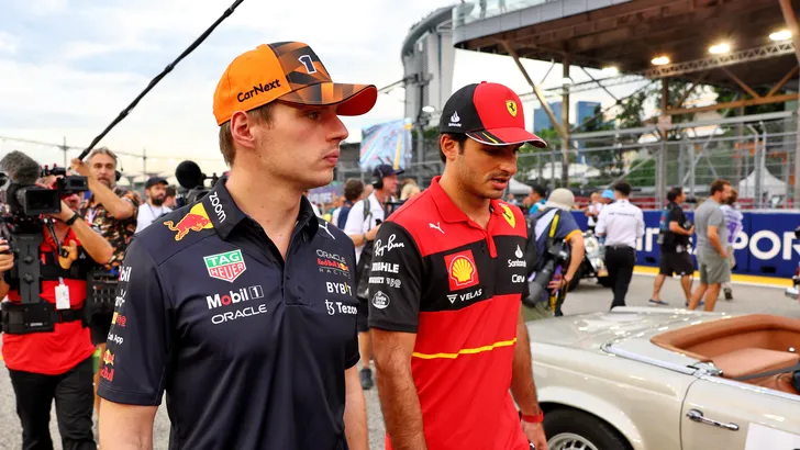 Max Verstappen en Carlos Sainz uit de Formule 1