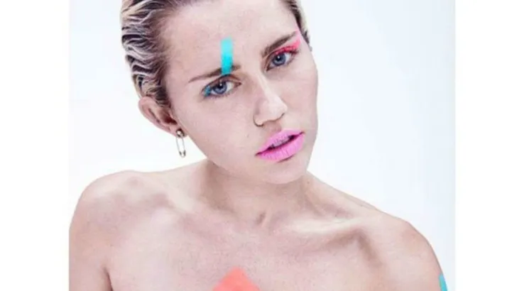 Miley Cyrus gaat naakt