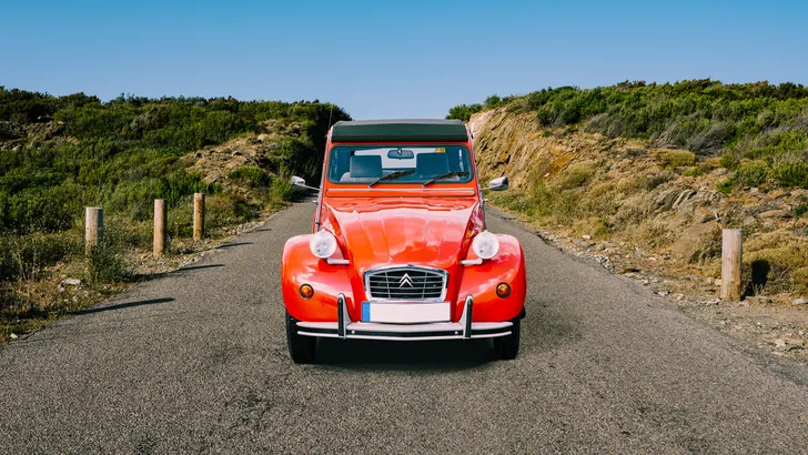 Hij kocht een Franse schuurvondst die twintig jaar stilstond en besloot er direct een roadtrip mee te maken
