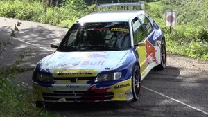 VIDEO: Sebastien Loeb test krijsende Peugeot 306 Maxi