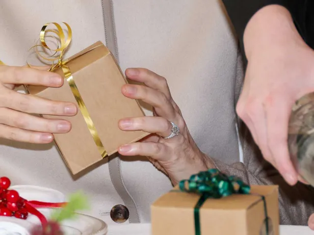 Detailfoto van de verlovingsring van prinses Charlene, 2025.