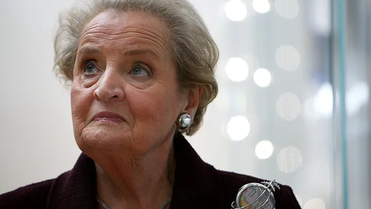 Zó communiceerde Madeleine Albright met haar broches