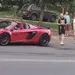 Slimmerik in McLaren 650S Spider haalt rechts in (videos)