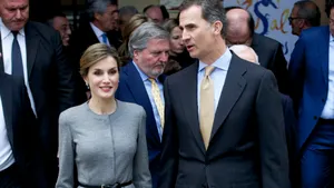 Shoppen: business chic zoals koningin Letizia