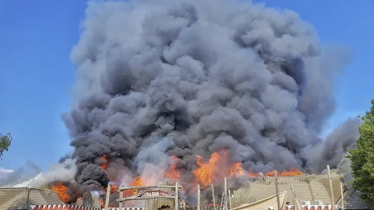 Explosies en grote brand in Beekse Bergen