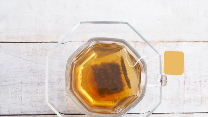 Hoe gezond is het om theezakjes te hergebruiken?