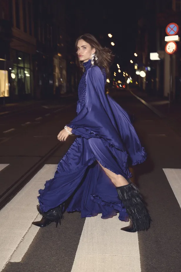 Jurk: Zimmermann | Laarzen: Steve Madden | Oorbellen: H&M | Armband: & Other Stories