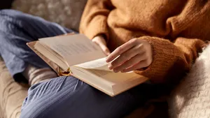 3x onze leestips voor de komende periode - vrouw aan het lezen
