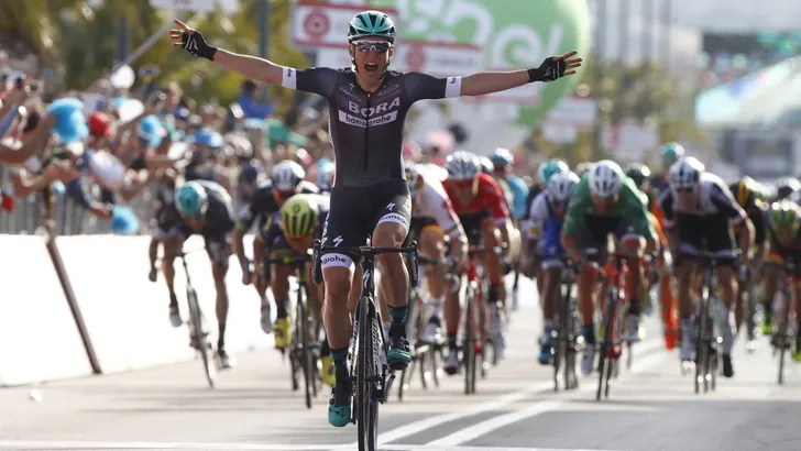 Eindstreep: de eerste etappe van de Giro d'Italia