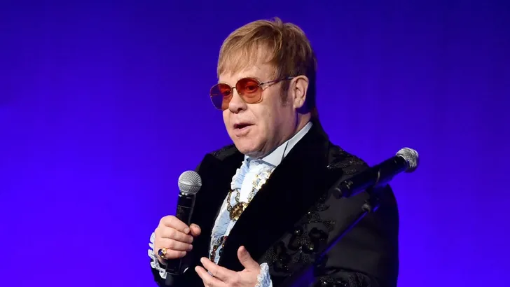 Elton John heeft hoofdrol in peperdure kerstreclame