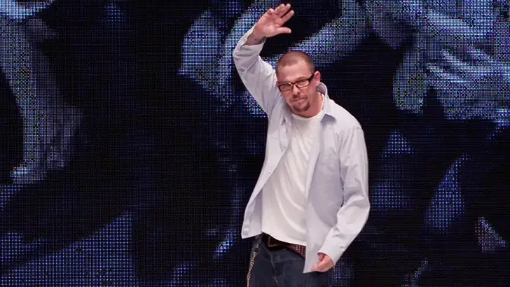 Een ode aan designer Alexander McQueen tien jaar na zijn dood