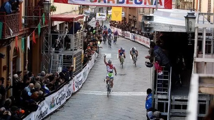Sagan leidt weer na nieuwe ritwinst op Sardinië