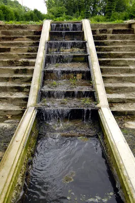 Vergeet Versailles! Net buiten Parijs ligt kasteel Ambleville, met een bizar plantaardig schaakbord en magische watertrappen. Een absoluut sprookje.