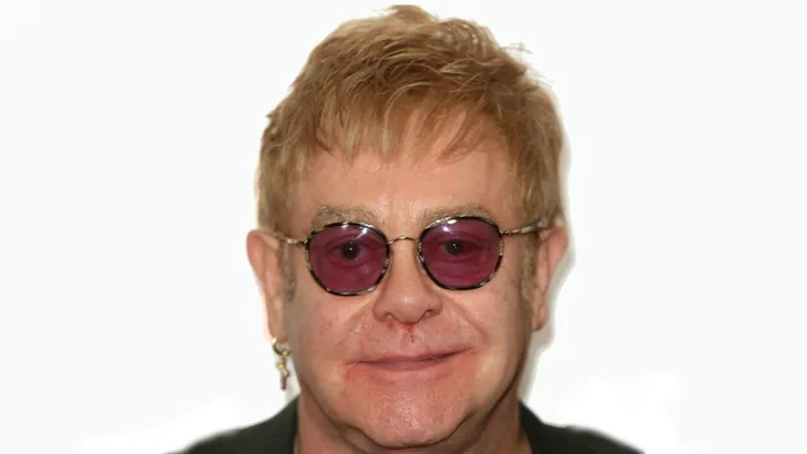 Elton John gespot in rolstoel