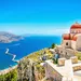 Foto van kerkje op klif in Griekenland. – Kiezen tussen Kreta of de Cycladen.