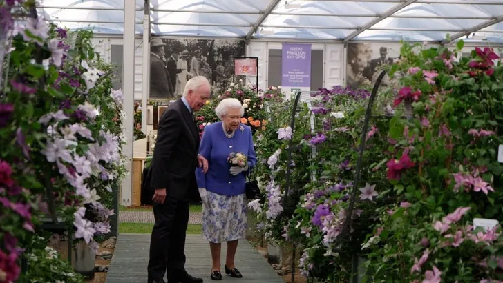 Queen geniet van Chelsea Flower Show 