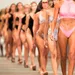 Stralende zomerlooks op de runway: bikini’s en badmode trends.