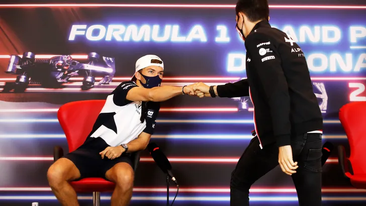 Gasly lacht geruchten over Ocon-rivaliteit weg: 'We hebben de lucht geklaard'