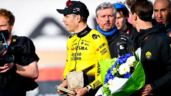 Parijs-Roubaix was verreweg de meest emotionele koers van het jaar tot nu toe. Wout van Aert kwam een afspraak met zichzelf na: hij won er voor zijn in 2018 overleden teamgenoot Michael Goolaerts.
