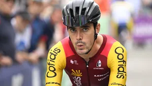Alex Aranburu heeft op zeer overtuigende wijze de rit rondom Durbuy gewonnen in de Baloise Belgium Tour. Tibor Del Grosso gold als een van de favorieten, maar strandde op plaats tien.