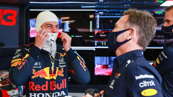 Lol! Max Verstappen noemt vervelende katten Lewis en Toto
