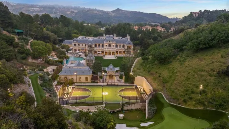 Mark Wahlbergs mega-mansion in Beverly Hills staat te koop!