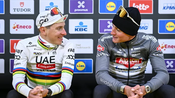 van der poel en pogacar na de ronde van vlaanderen naast elkaar zittend