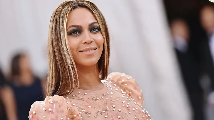 Superster Beyoncé hint op nieuw album
