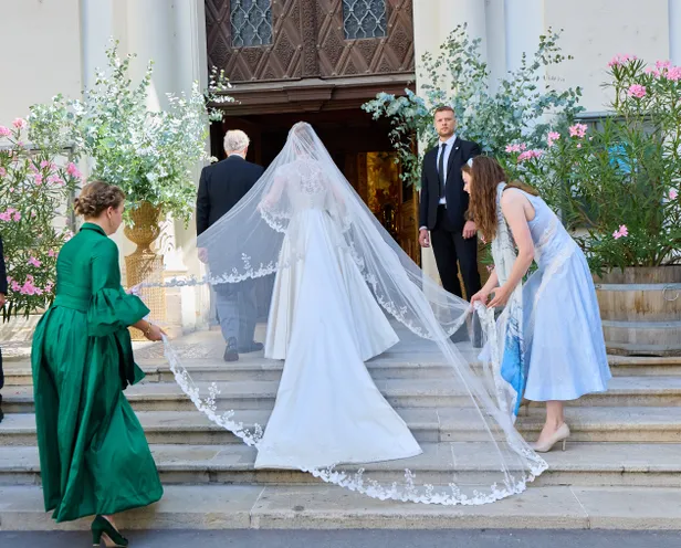 Bruiloft Isabel van Habsburg-Lorraine en Carlos Gaytán de Ayala, juli 2026: detailfoto van de sluier van de bruid.
