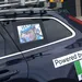 WK: Ploegleiderswagen Italiaanse selectie rijdt rond met foto Michele Scarponi 