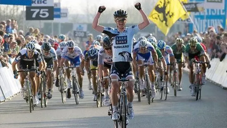 Nuyens wint Dwars door Vlaanderen na thriller