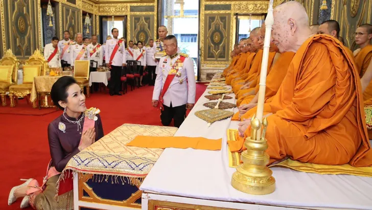 Thaise koning: minnares Koi weer in beeld