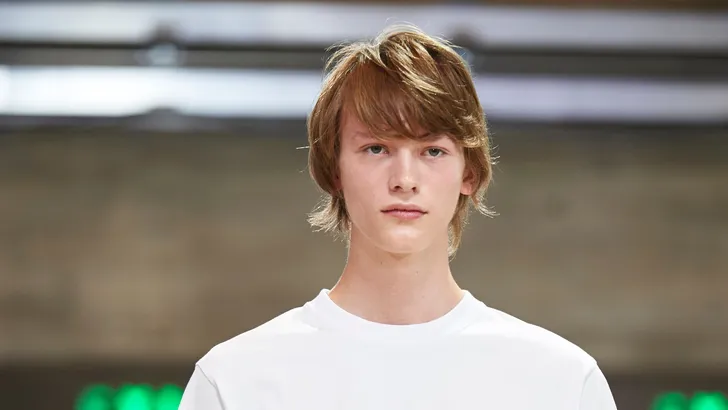 Bizar: mannen lopen zwanger de catwalk op