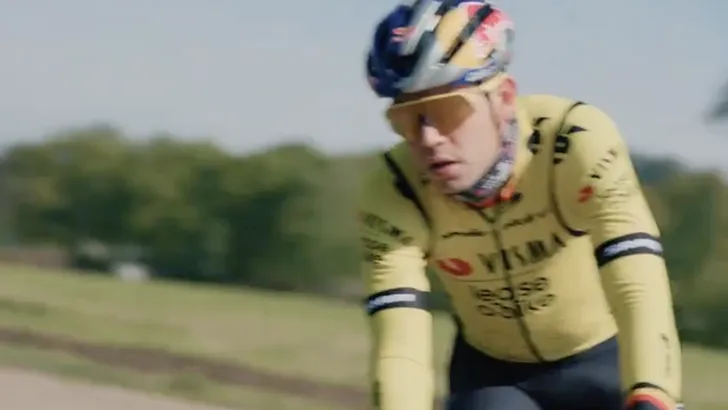 wout van aert op de fiets