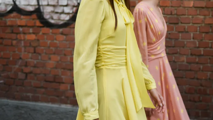 Butter Yellow dress tijdens deze hete zomerdagen