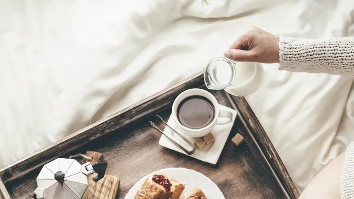 Waarom je de dag NIET zou moeten beginnen met koffie